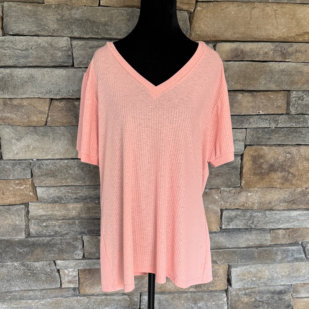 NWOT- women’s blush pink v-neck ribbed tee